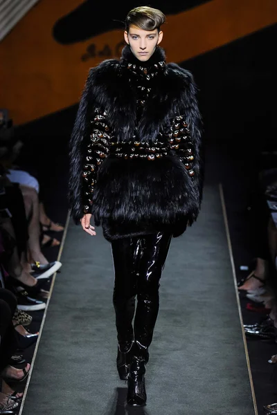 Look 25